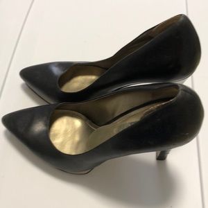 Nine West - classic black pumps